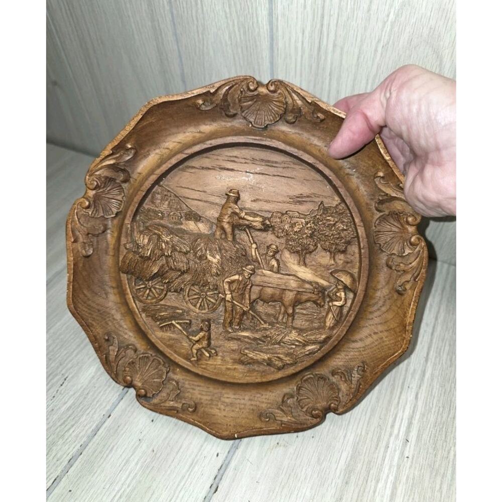 Vtg Hand Painted Decorative 3D Round Picture Faux Wood Ornate Farming Scene READ